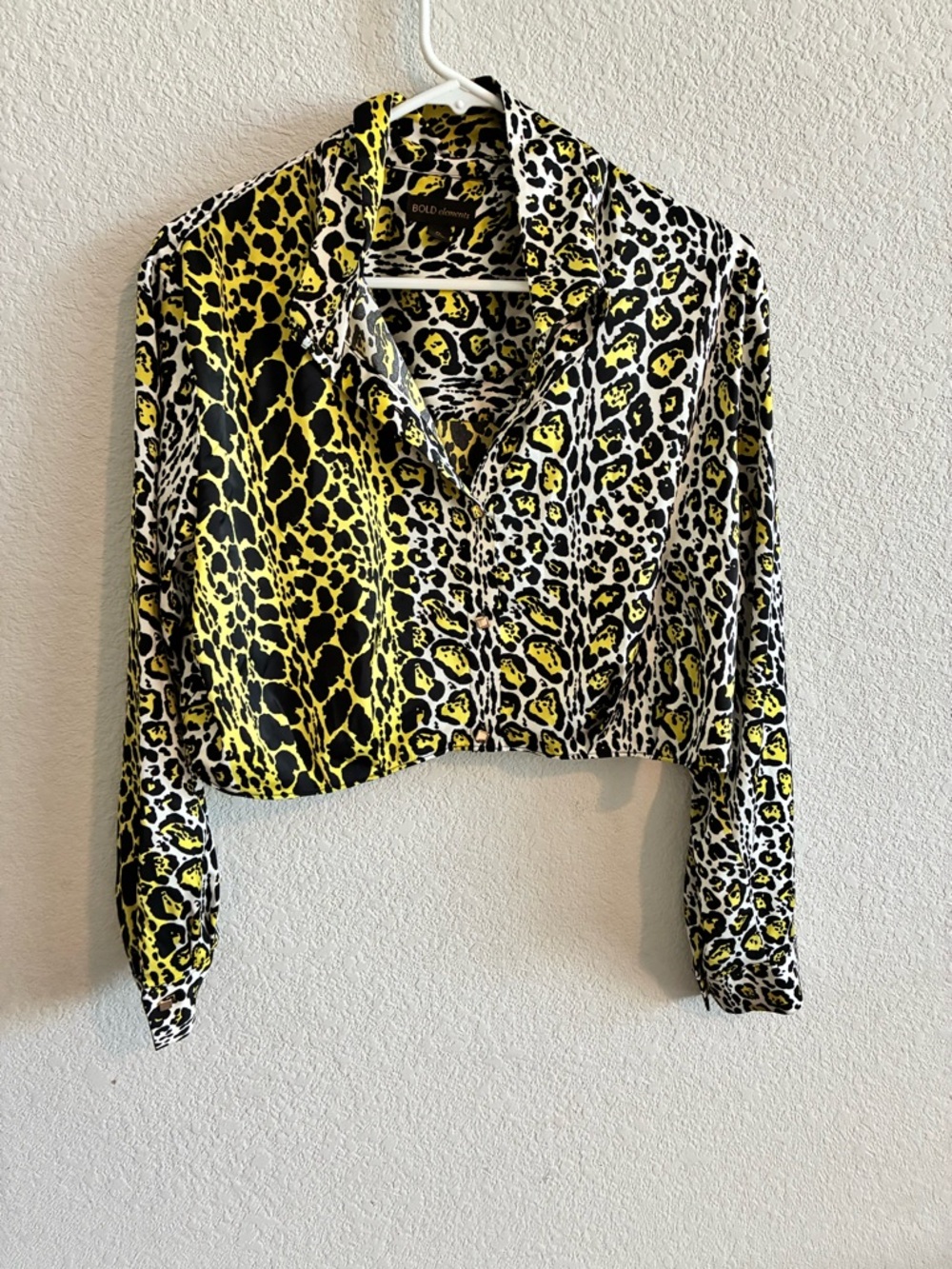 BOLD elements Yellow Black White Leopard Print Cropped Button-Down Shirt